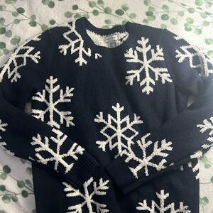 cupcakes and cashmere snowflake soft sweater size medium